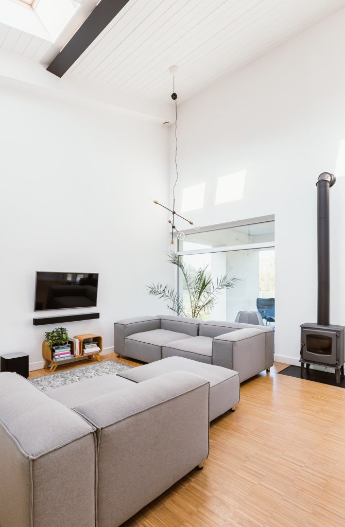 Vertical-View-Of-Elegant-Living-Room-Interior-With-Grey-Sofa-Tv-And-Retro-Fireplace.jpg vertical-view-of-elegant-living-room-interior-with-grey-sofa-tv-and-retro-fireplace.jpg